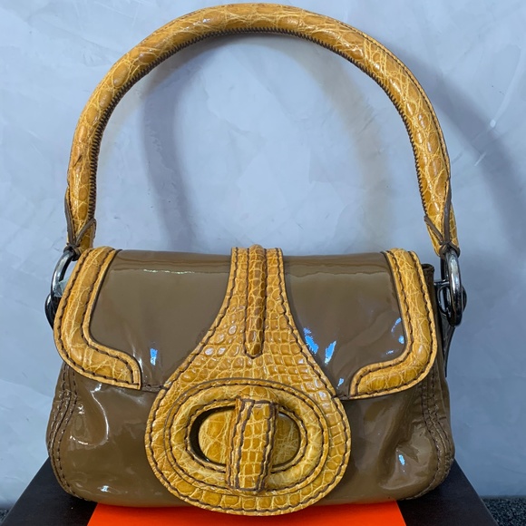 Prada Pattina Sottospalla Patent Leather Bag - Picture 3 of 10